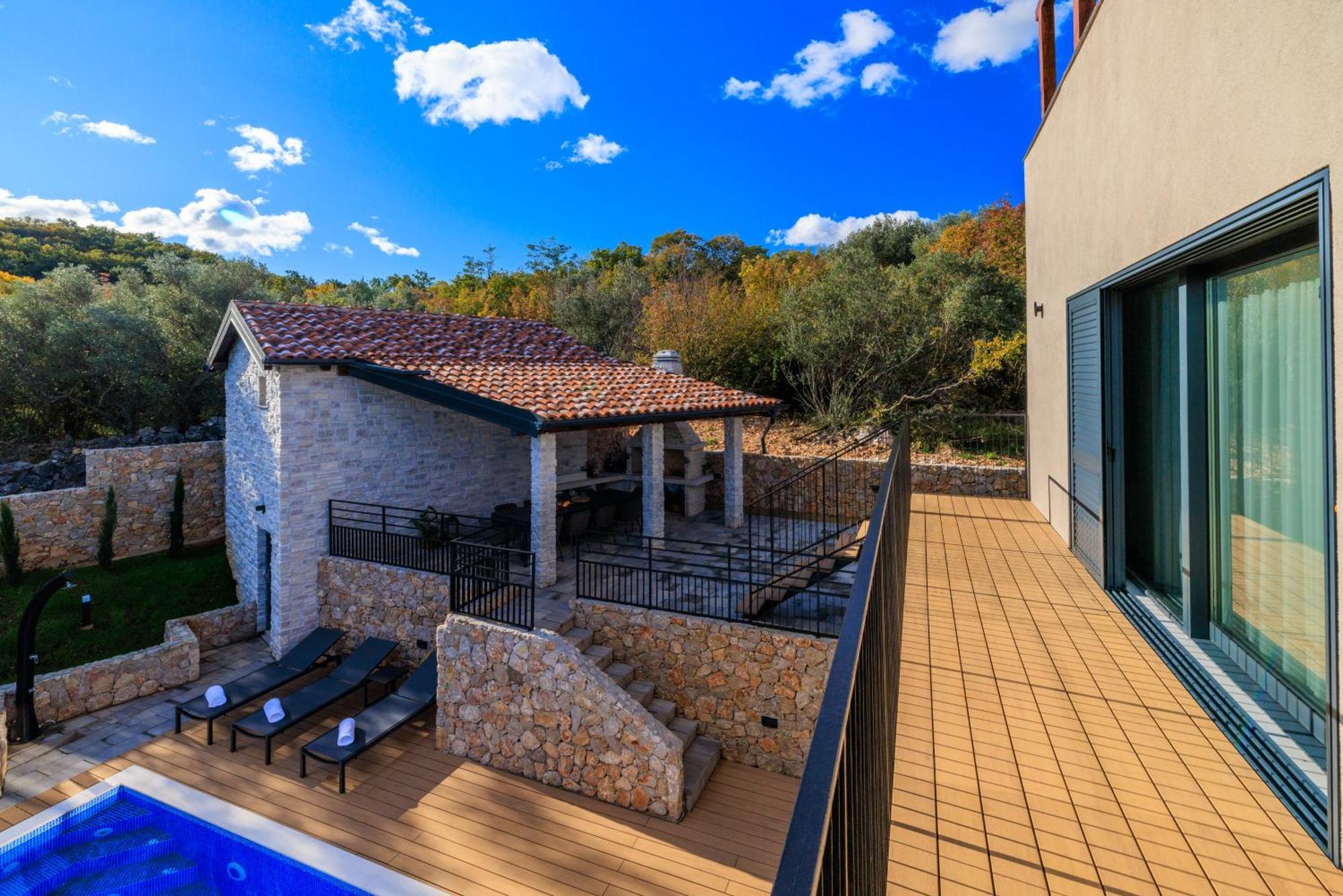 Le Maris With Indoor & Outdoor Heated Pool Vila