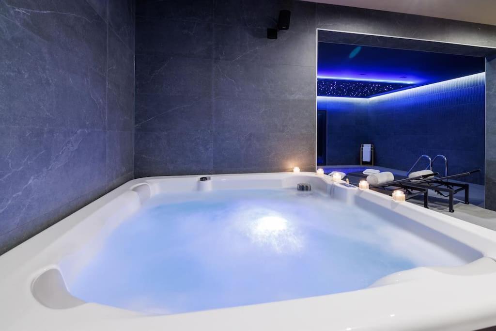 Villa Le Maris With Indoor & Outdoor Heated Pool Dobrinj