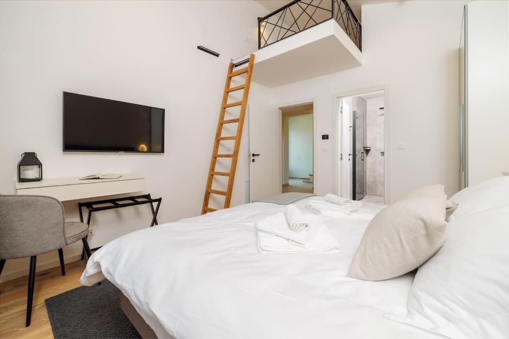 Le Maris With Indoor & Outdoor Heated Pool *
