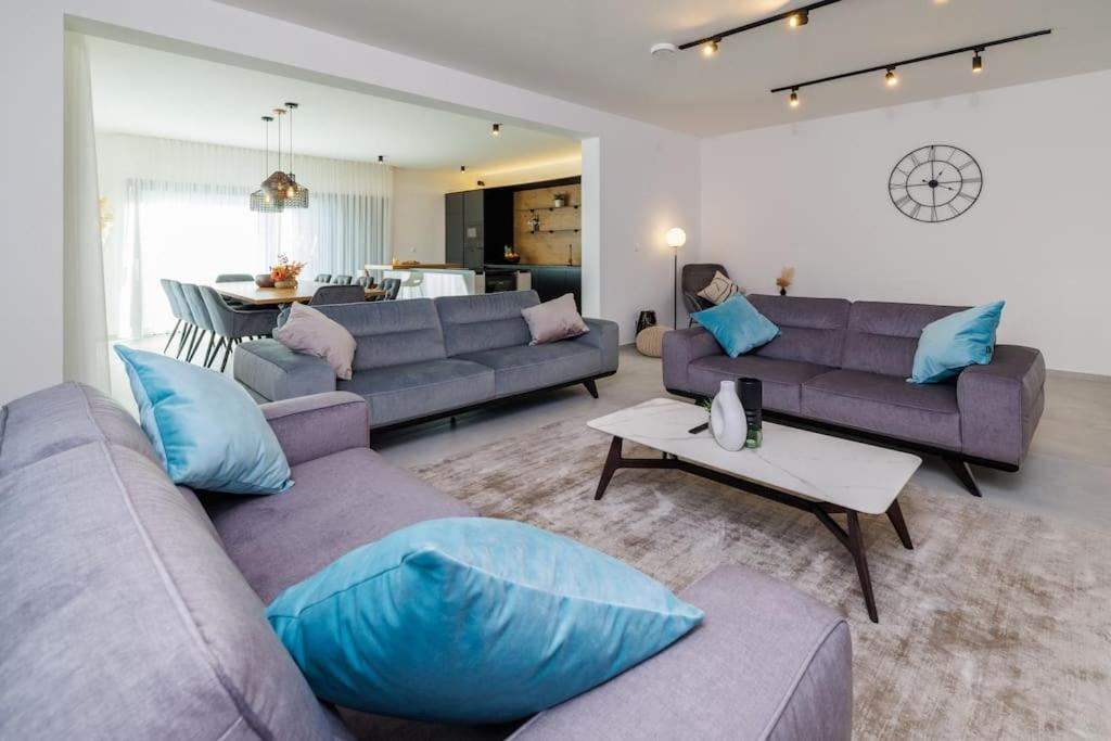 Le Maris With Indoor & Outdoor Heated Pool Vila *