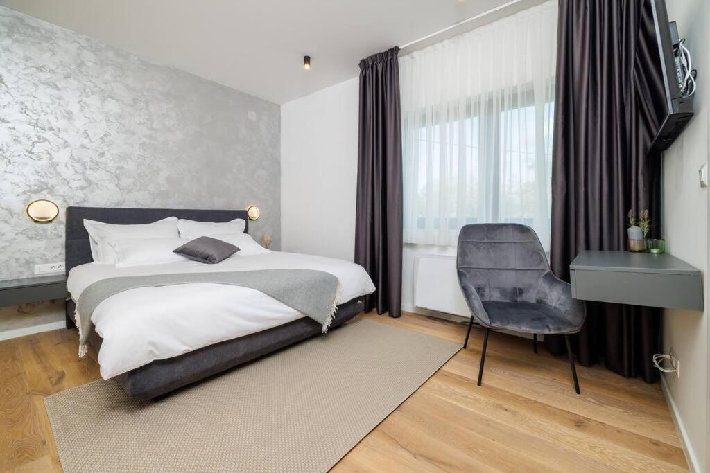 Vila Le Maris With Indoor & Outdoor Heated Pool *