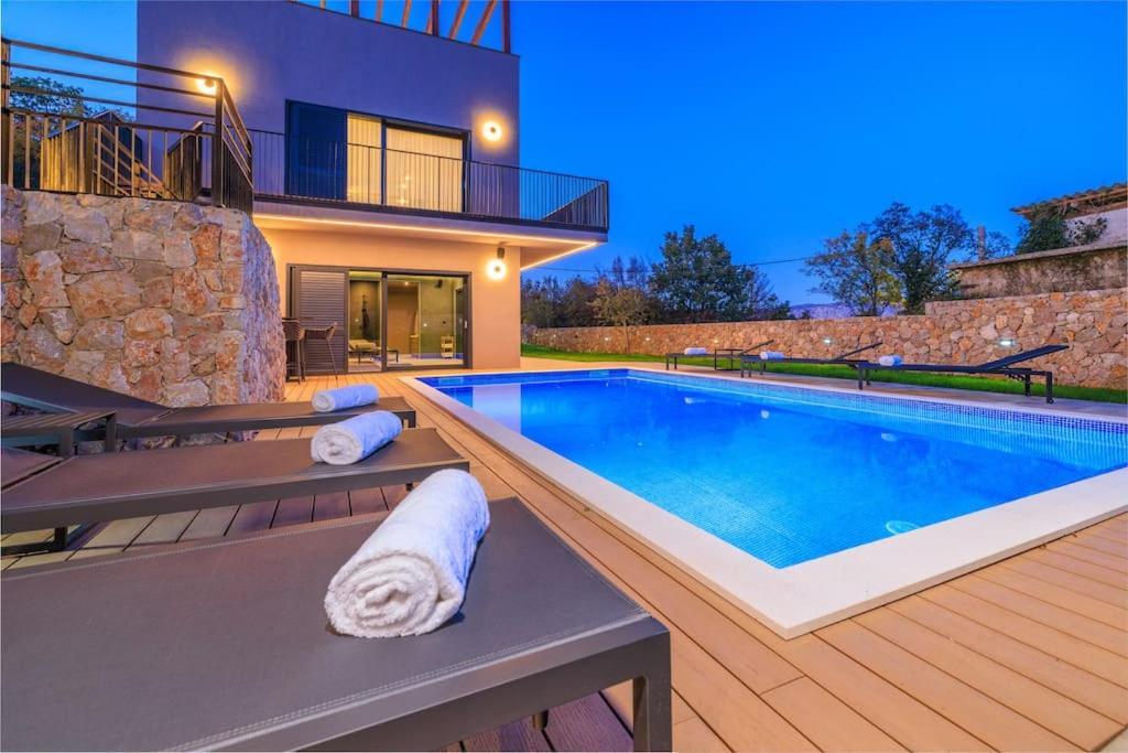 Le Maris With Indoor & Outdoor Heated Pool *