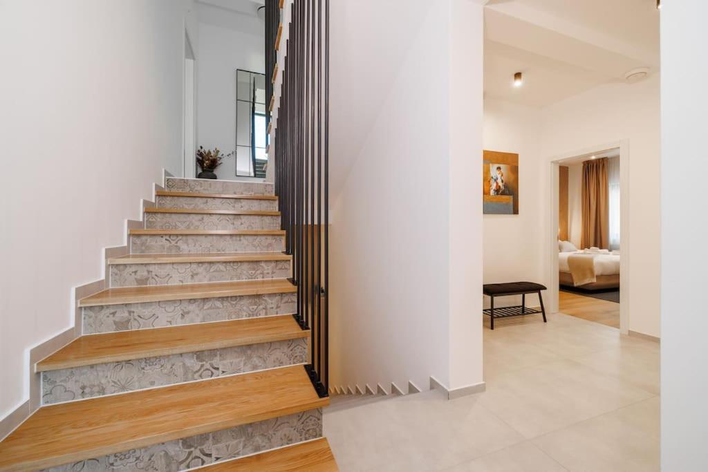 Le Maris With Indoor & Outdoor Heated Pool Dobrinj