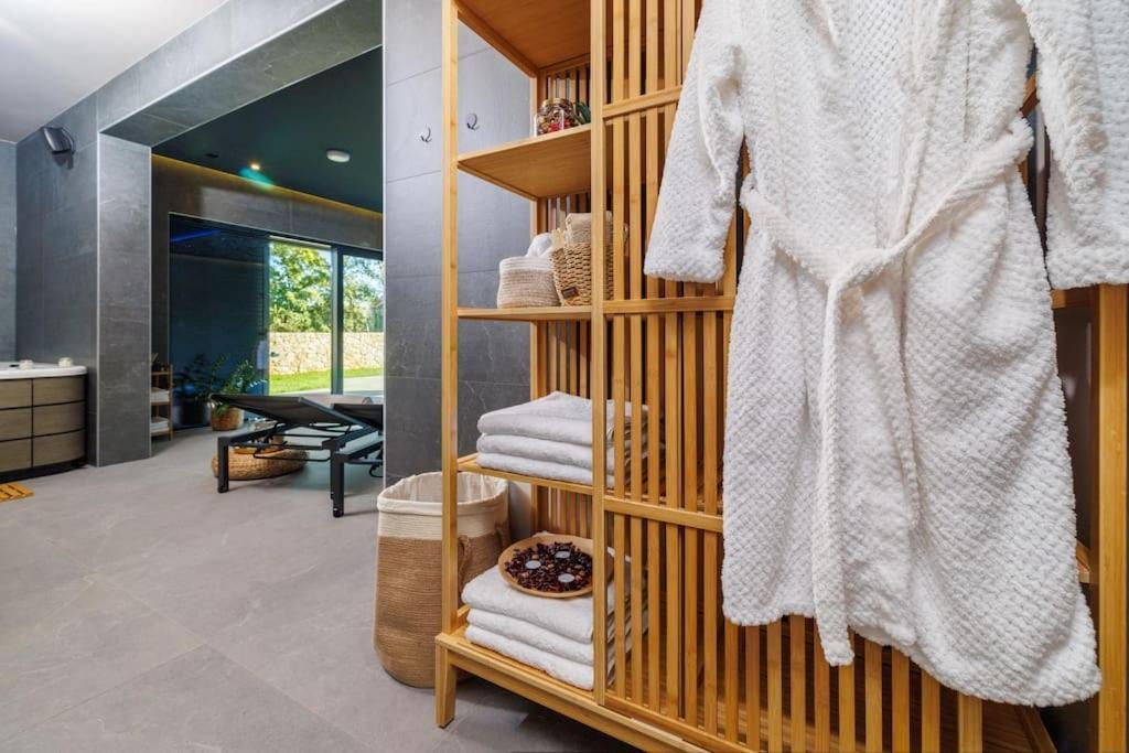 Le Maris With Indoor & Outdoor Heated Pool Villa *