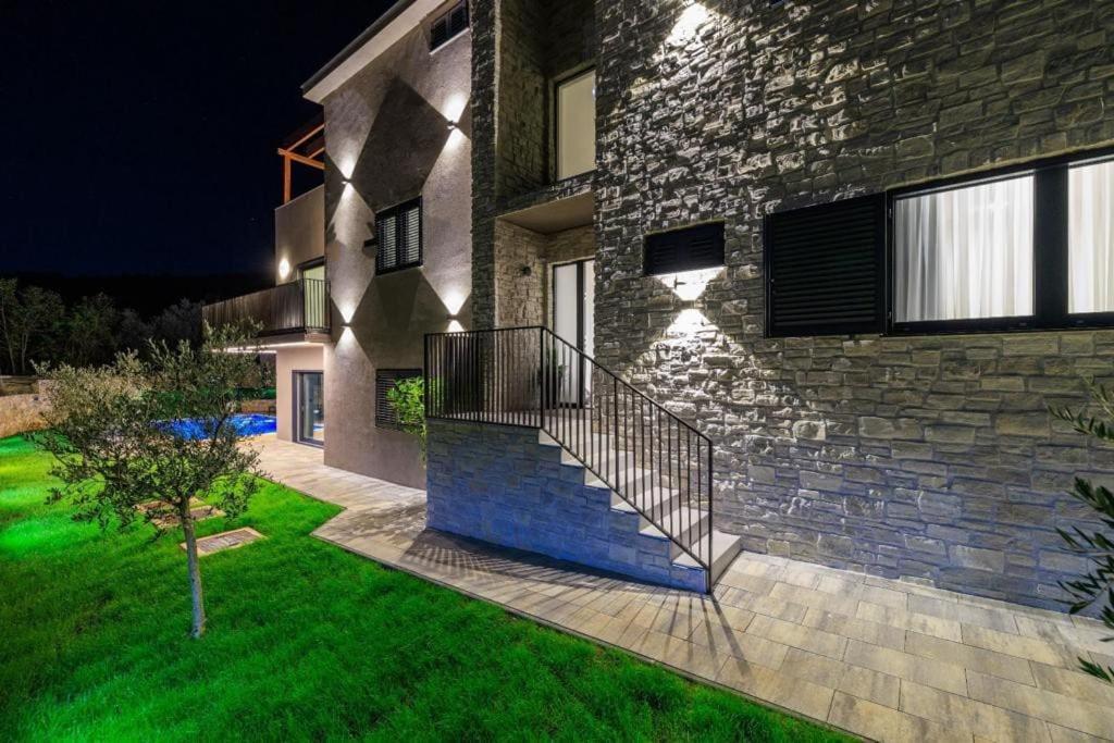 Le Maris With Indoor & Outdoor Heated Pool Villa *
