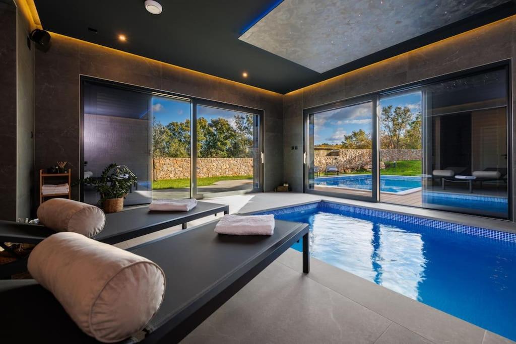 Le Maris With Indoor & Outdoor Heated Pool Villa Dobrinj