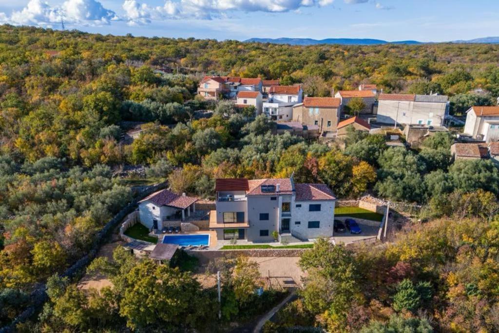 Le Maris With Indoor & Outdoor Heated Pool Dobrinj