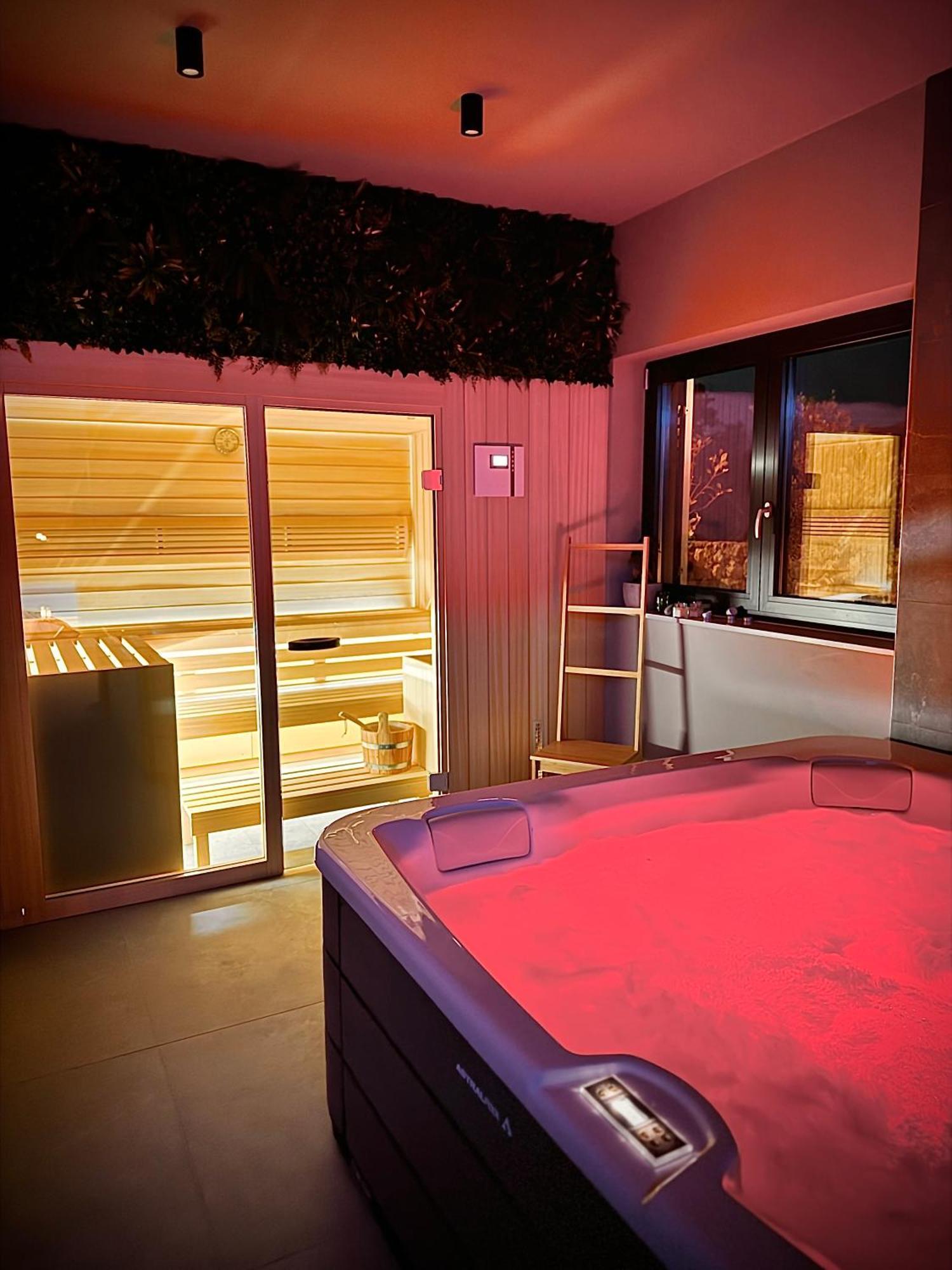 Le Maris With Indoor & Outdoor Heated Pool * Dobrinj